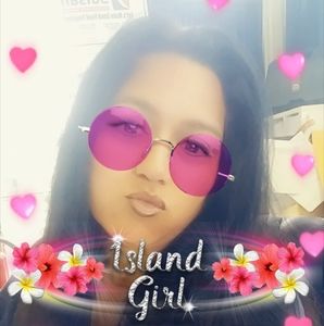 Meet your Posher, Monique